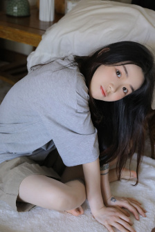 他底下好硬蹭着我想要